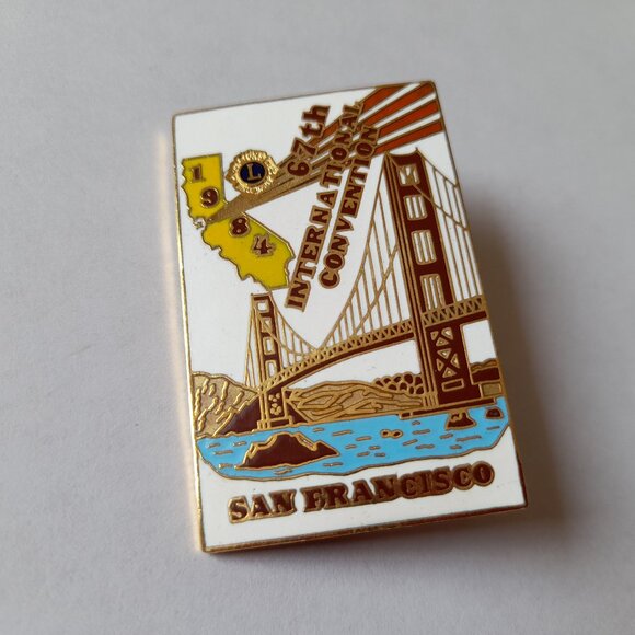 Vintage Golden Gate Bridge Enamel Pin: 1984 Lions Club Convention Souvenir - Picture 1 of 8